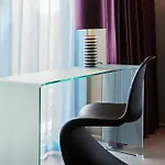 Kirk Hotel *