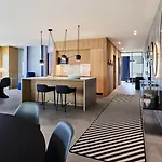Kirk Hotel *