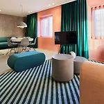 Kirk Hotel