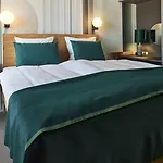 Kirk Hotel