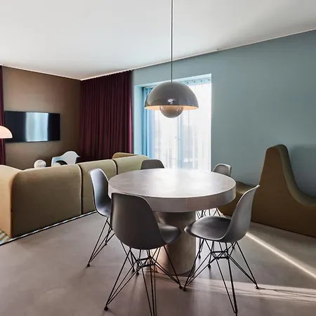 Hotel Kirk *